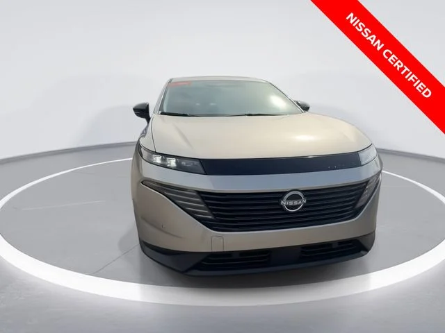 Used 2025 Gold Nissan SL image 3
