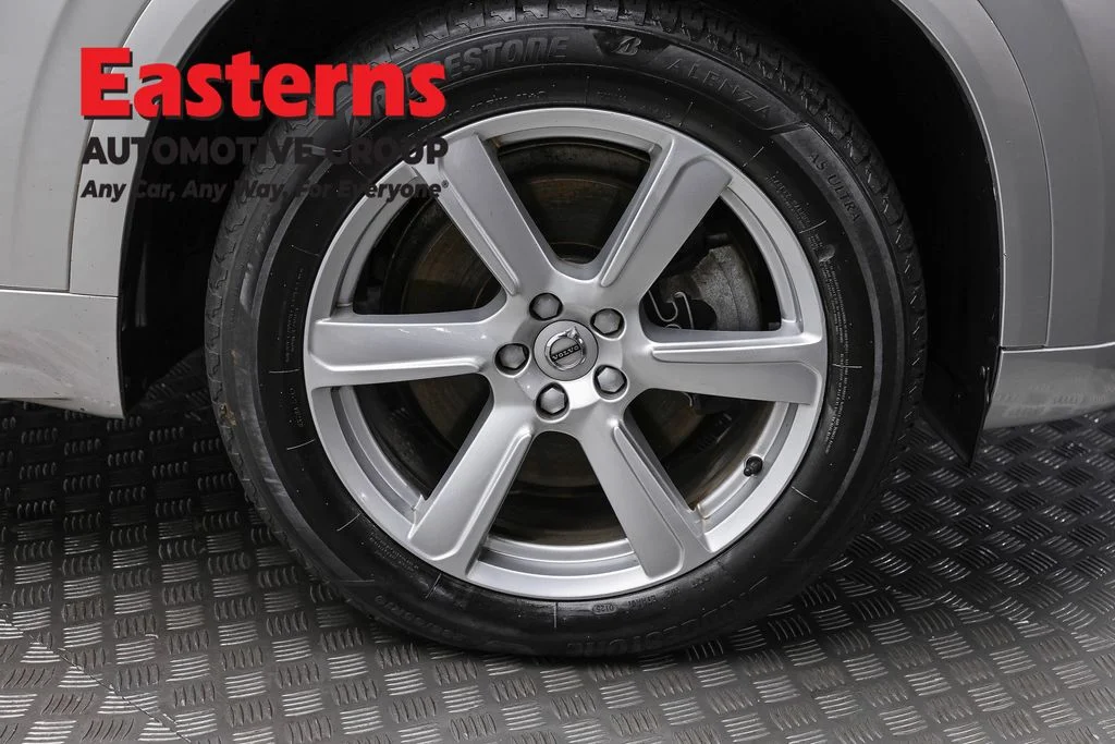 Used 2022 Gray Volvo T5 Momentum image 31
