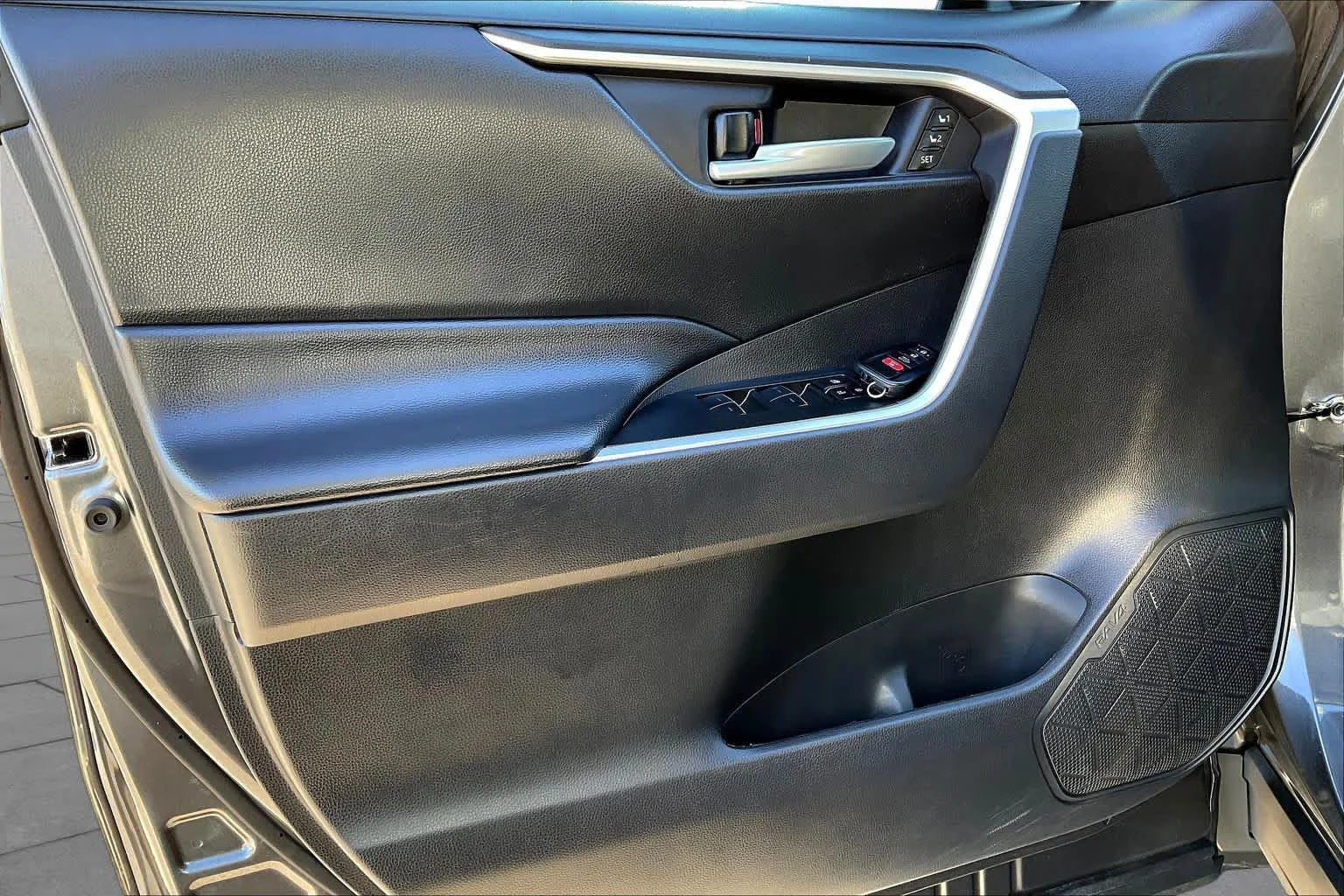 Used 2025 Magnetic Gray Metallic Toyota XLE Premium image 22