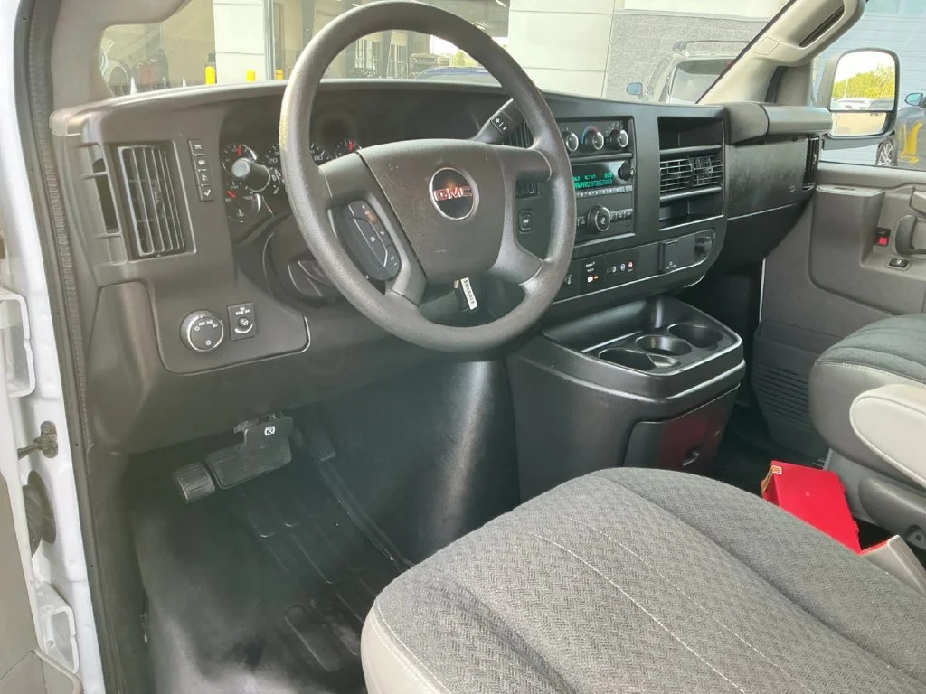 2025 GMC Savana Cargo Work Van - Photo 27