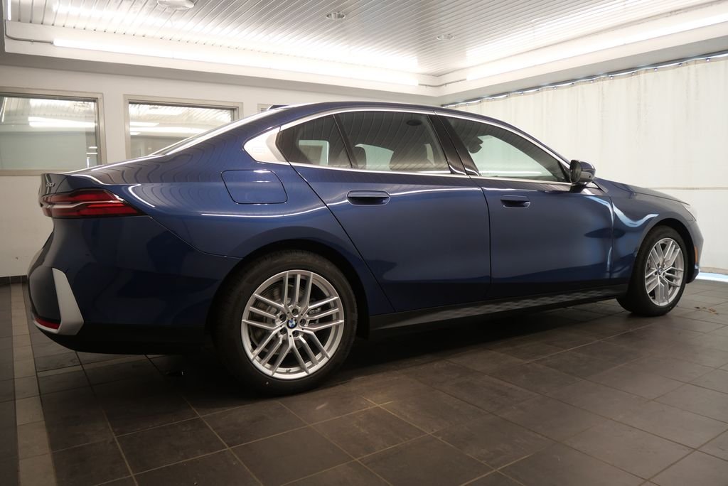 2025 BMW 5 Series 530i - Photo 7