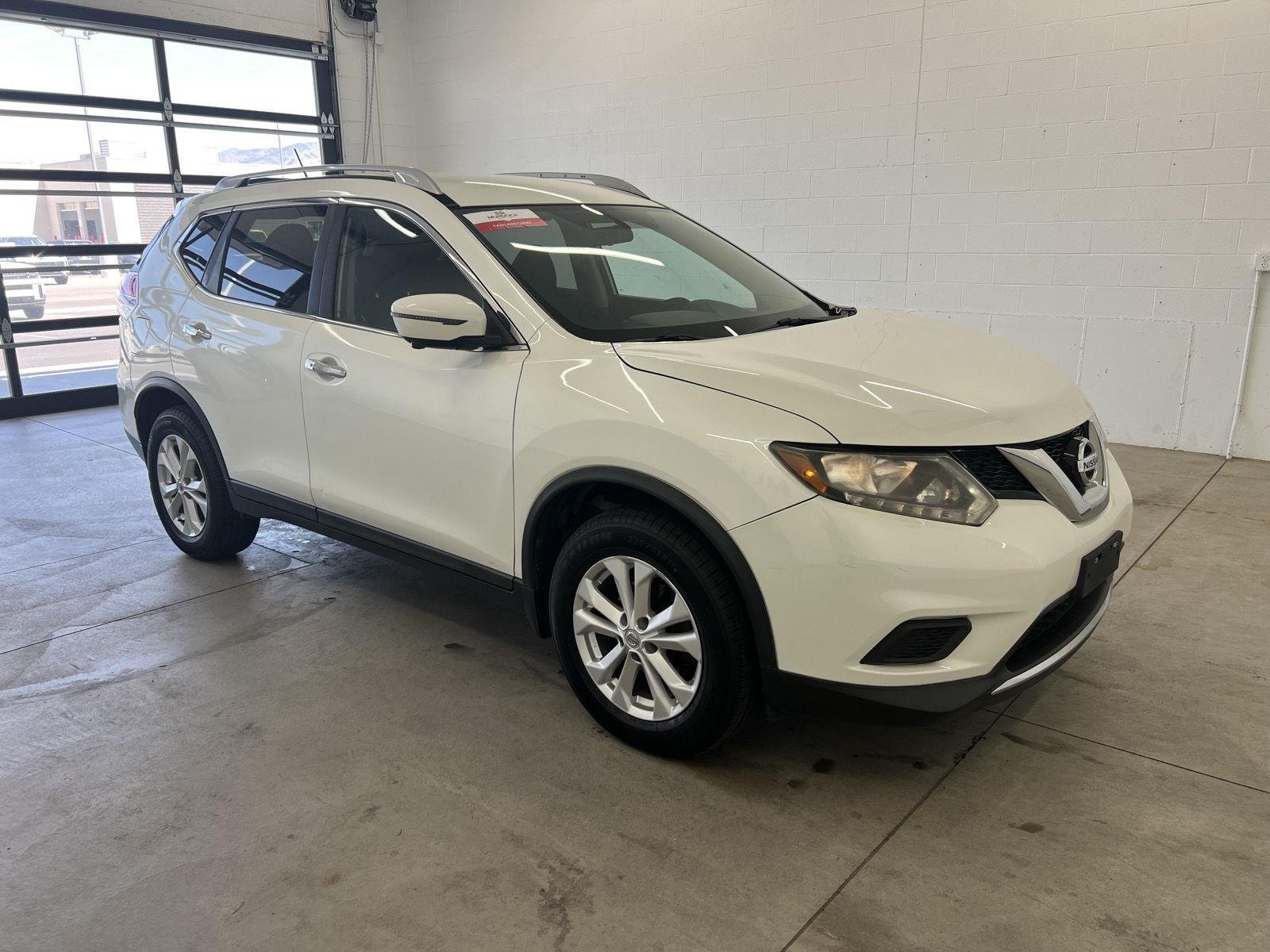 Used 2016 Pearl White Nissan SV image 5