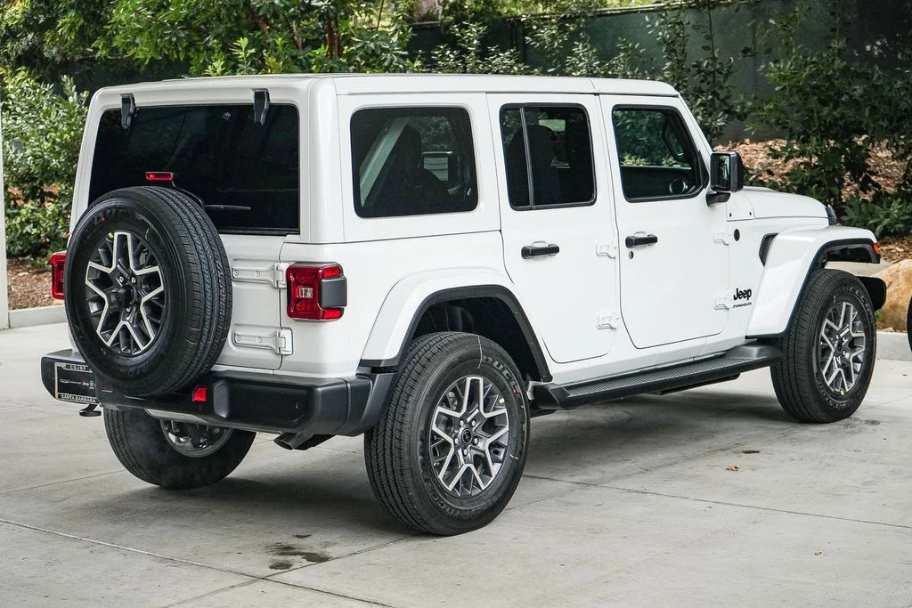 New 2026 Bright White Clear-Coat Exterior Paint Jeep Sahara image 6
