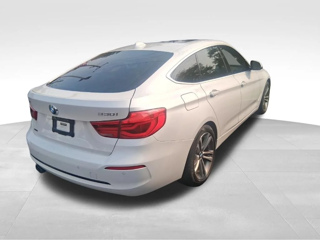 Used 2018 White BMW 330 Gran Turismo i xDrive image 3
