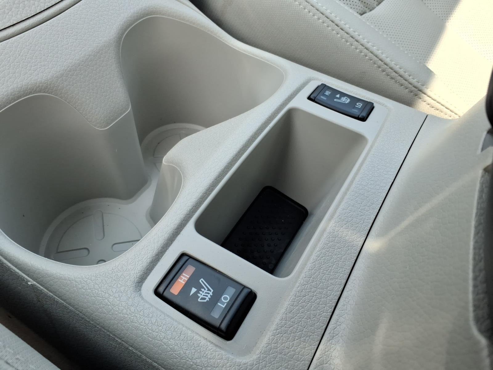 Used 2022 Pearl White Tricoat Nissan SL image 6