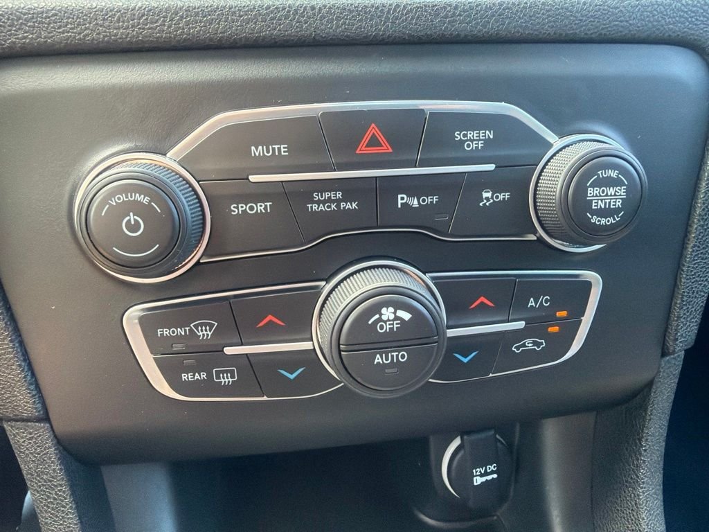 Used 2023 Orange Dodge SXT image 19