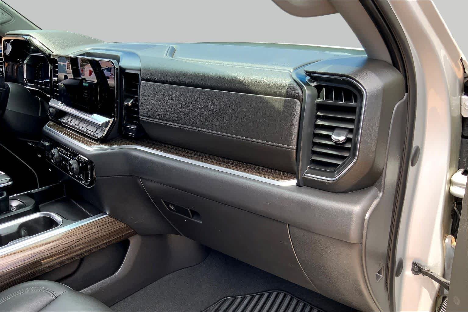 Used 2022 Silver Ice Metallic Chevrolet RST image 19