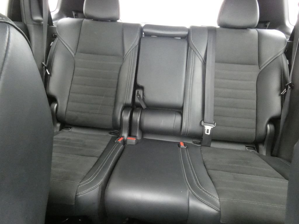 Used 2025 Silver Mitsubishi SE image 37