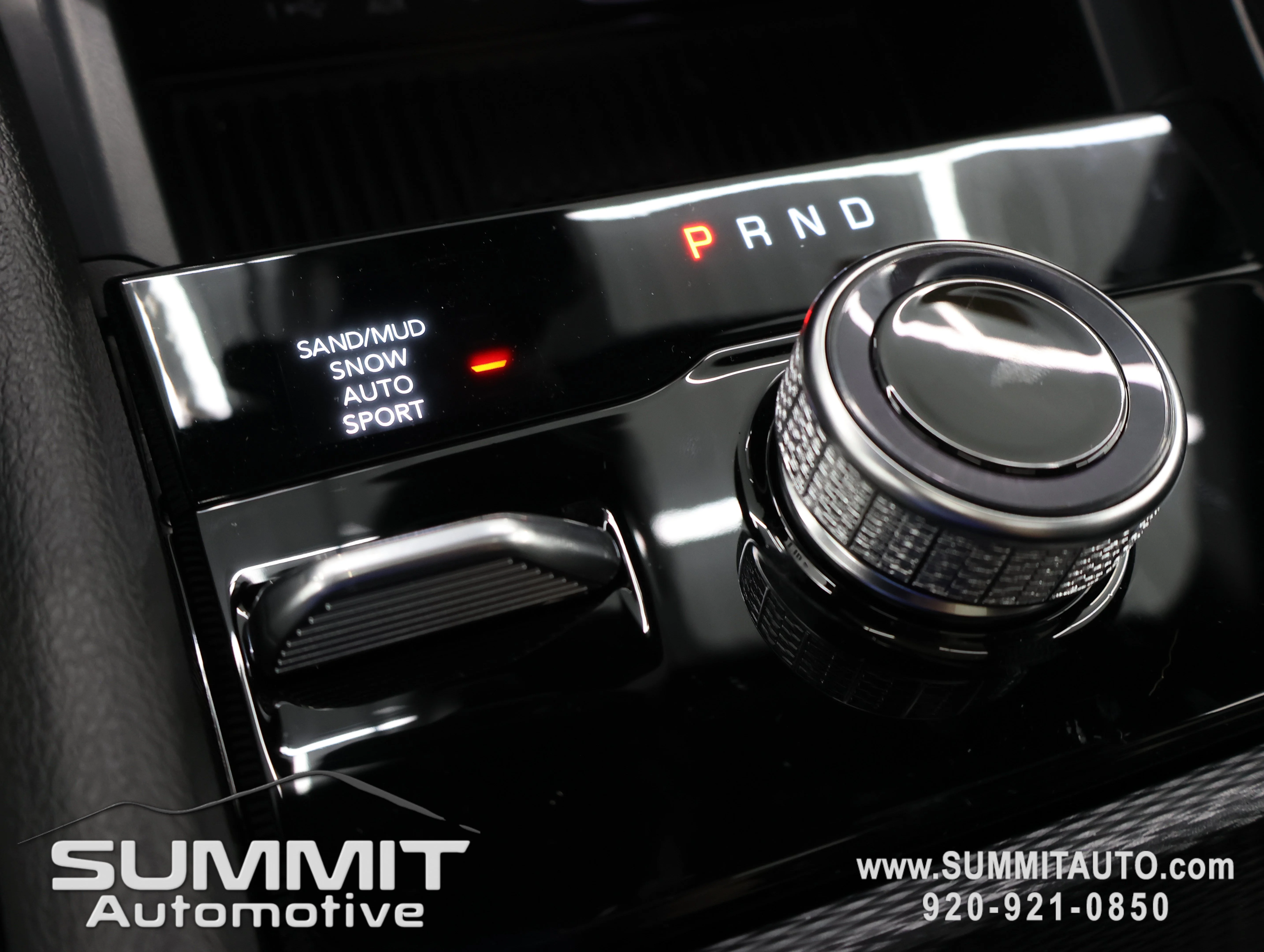 New 2026 Diamond Black Crystal Pearl-Coat Exterior Paint Jeep Limited Reserve image 57