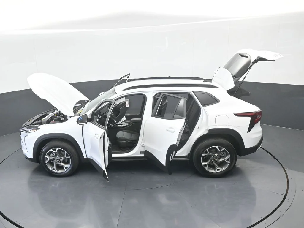 Used 2025 Summit White Chevrolet LT image 66