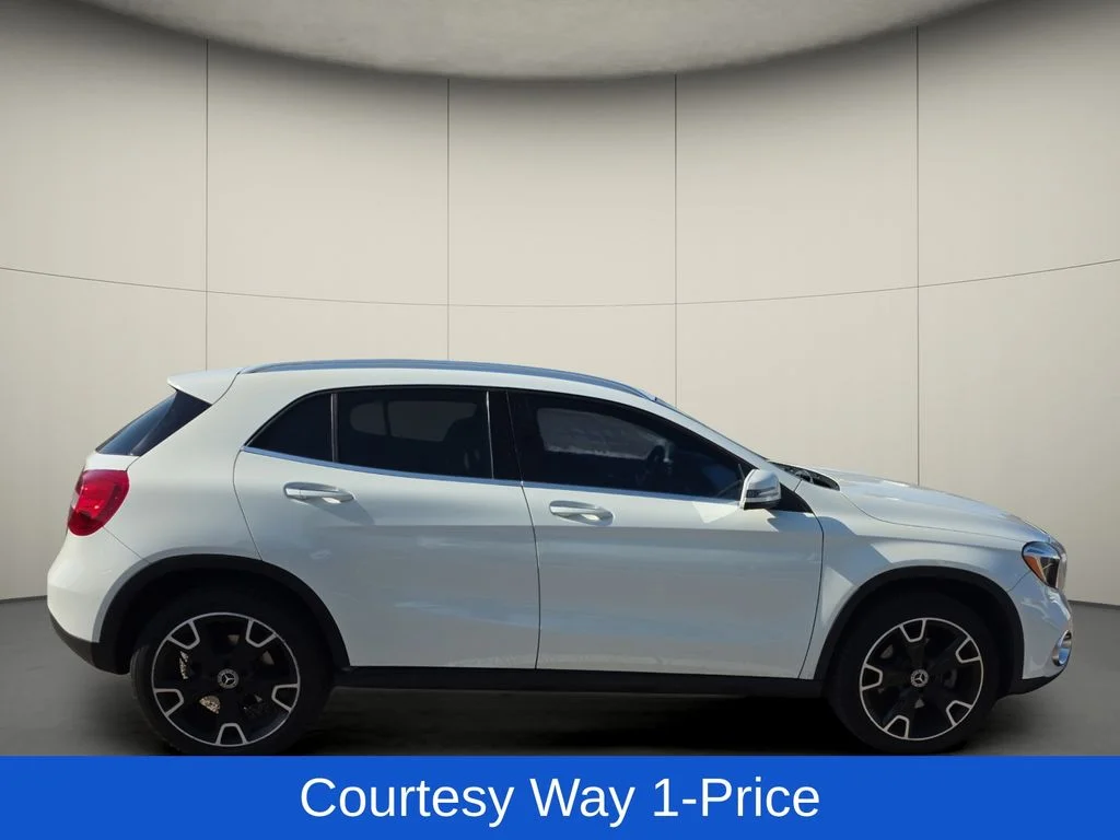Used 2018 White Mercedes-Benz GLA 250 image 10