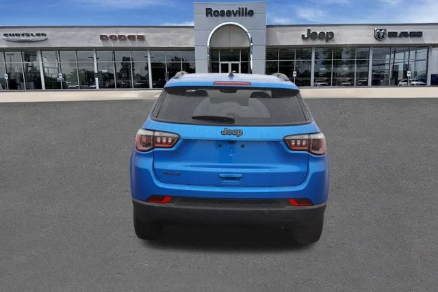 New 2026 Hydro Blue Pearl-Coat Exterior Paint Jeep Latitude image 4