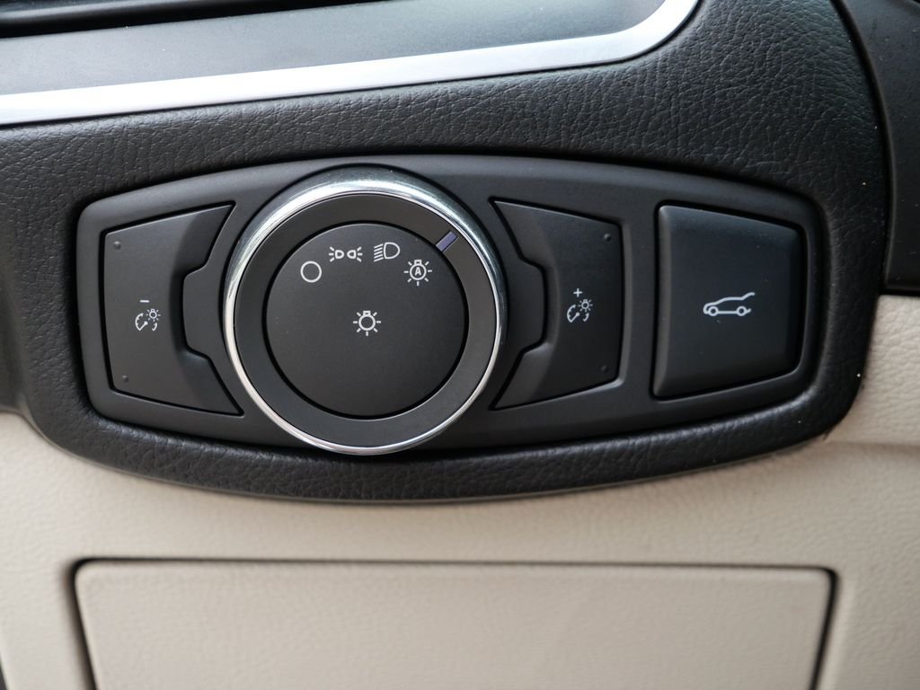 Used 2016 White Ford Titanium image 17