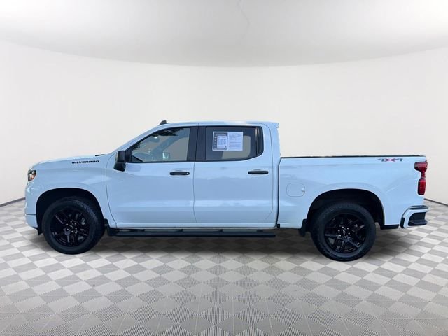Used 2023 White Chevrolet Custom image 8