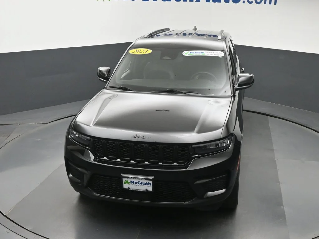 Used 2023 Black Jeep Altitude X image 27