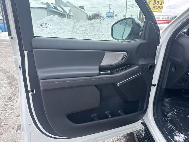 New 2025 Star White Metallic Tri-Coat Ford Active MAX image 29