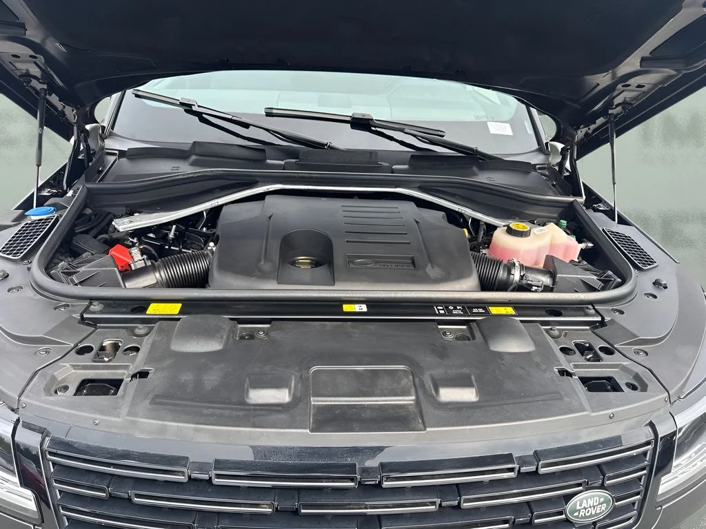 Used 2024 Black Land Rover Dynamic SE image 28