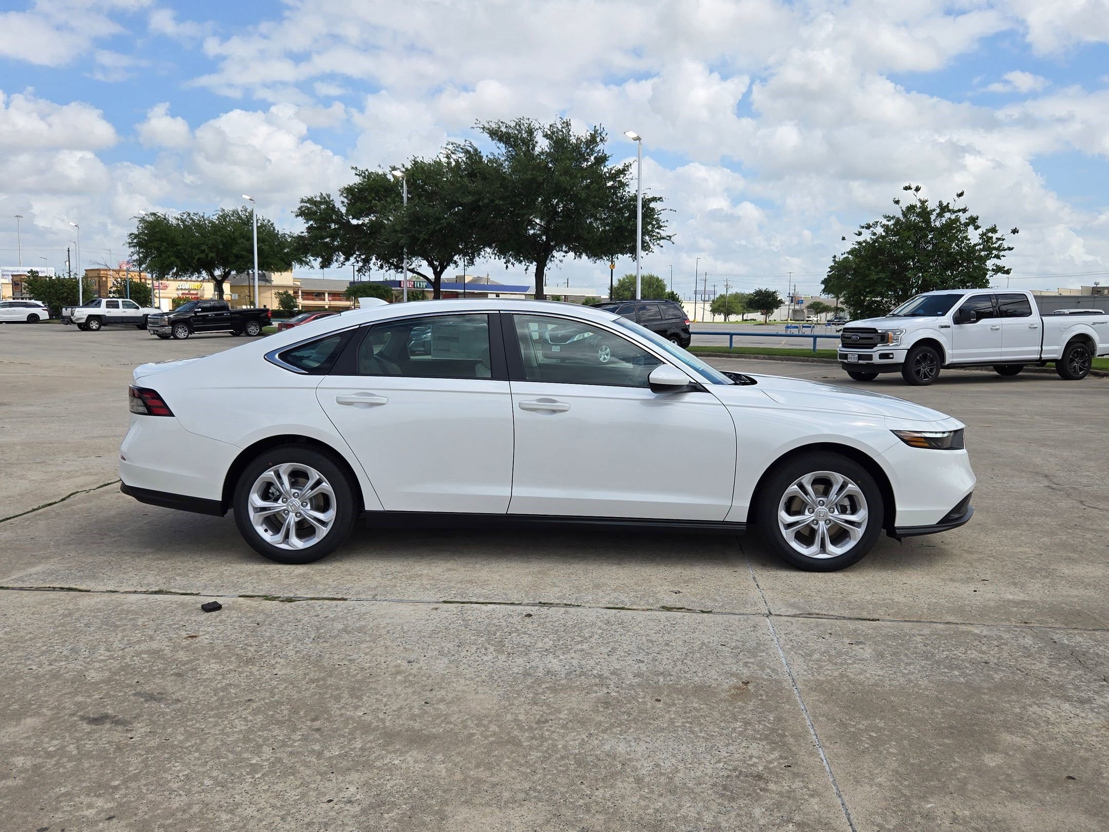 New 2026 Platinum White Pearl Honda LX image 3