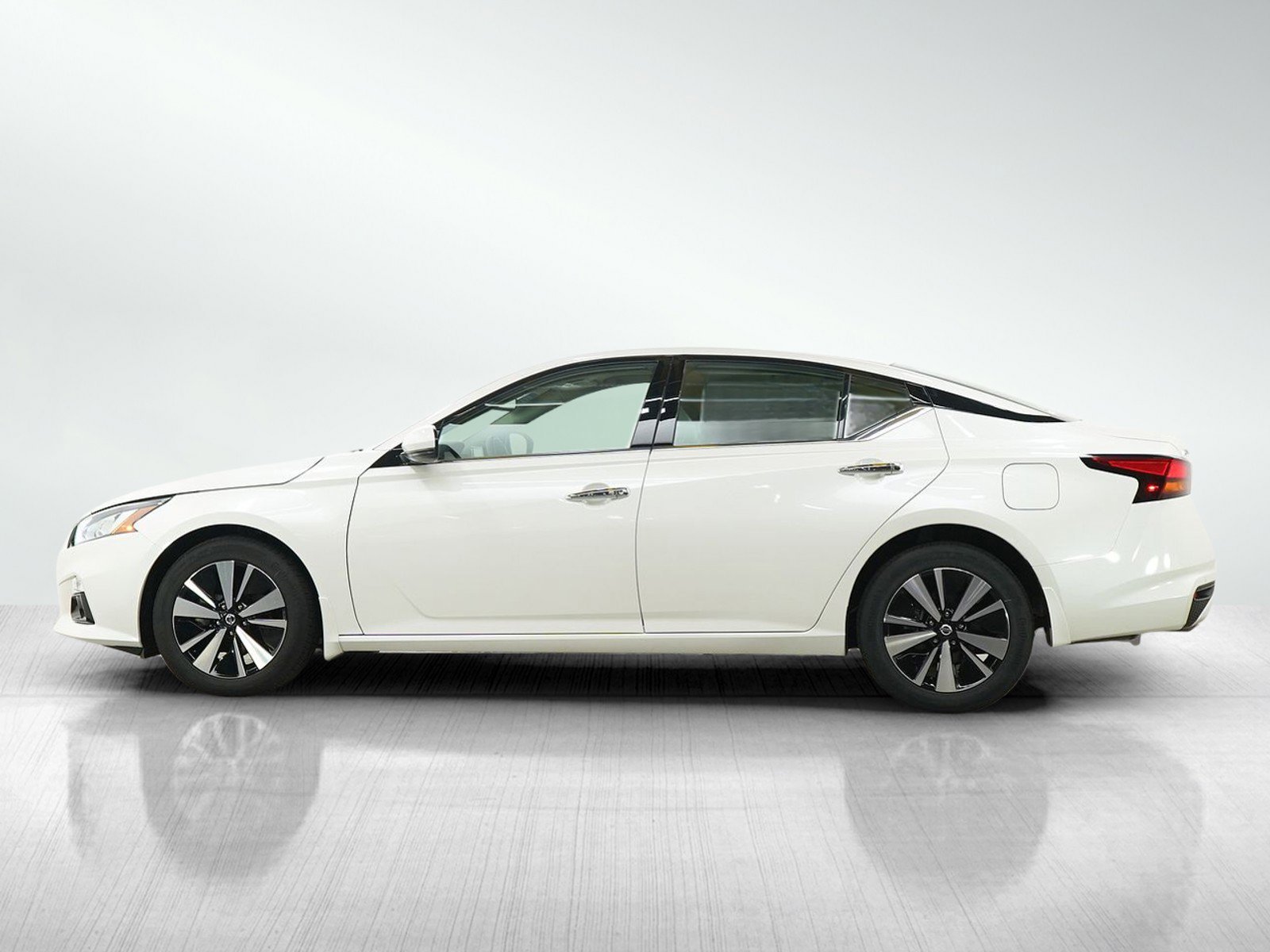 Used 2020 Nissan Altima SL with VIN 1N4BL4EWXLC221893 for sale in Wayzata, Minnesota