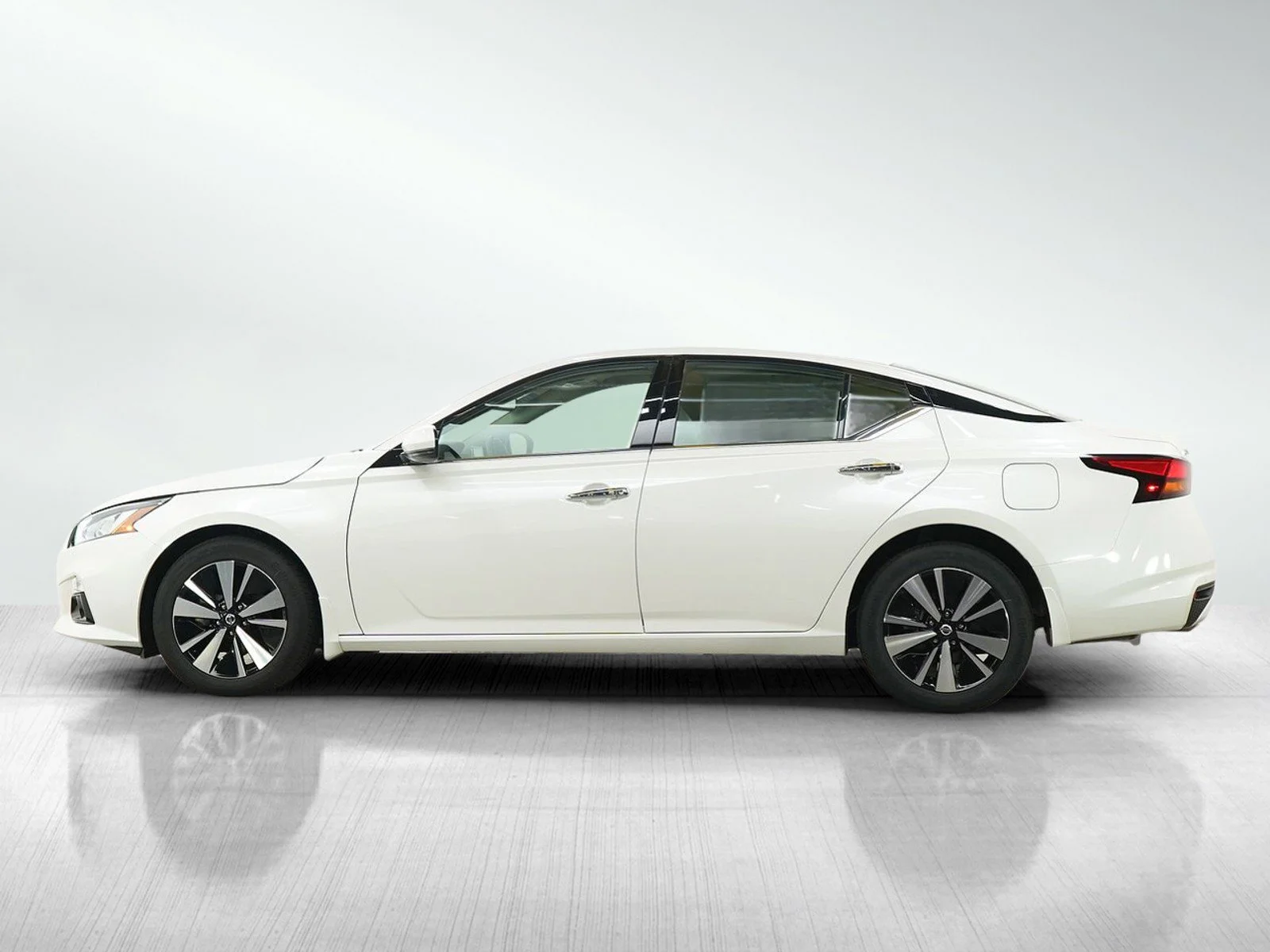 Used 2020 Nissan Altima SL with VIN 1N4BL4EWXLC221893 for sale in Wayzata, Minnesota