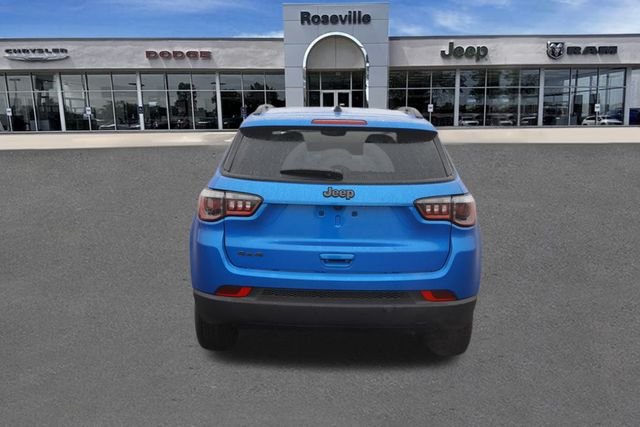 New 2026 Hydro Blue Pearl-Coat Exterior Paint Jeep Latitude image 4