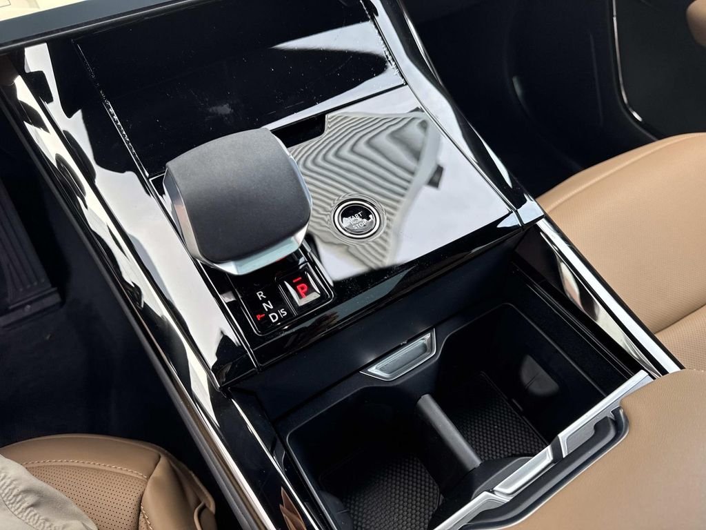 New 2026 Borasco Grey Land Rover SE image 27