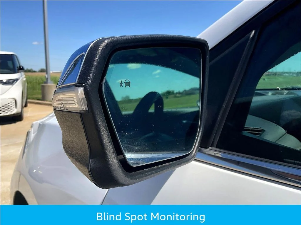 Used 2020 White Chevrolet Premier image 21