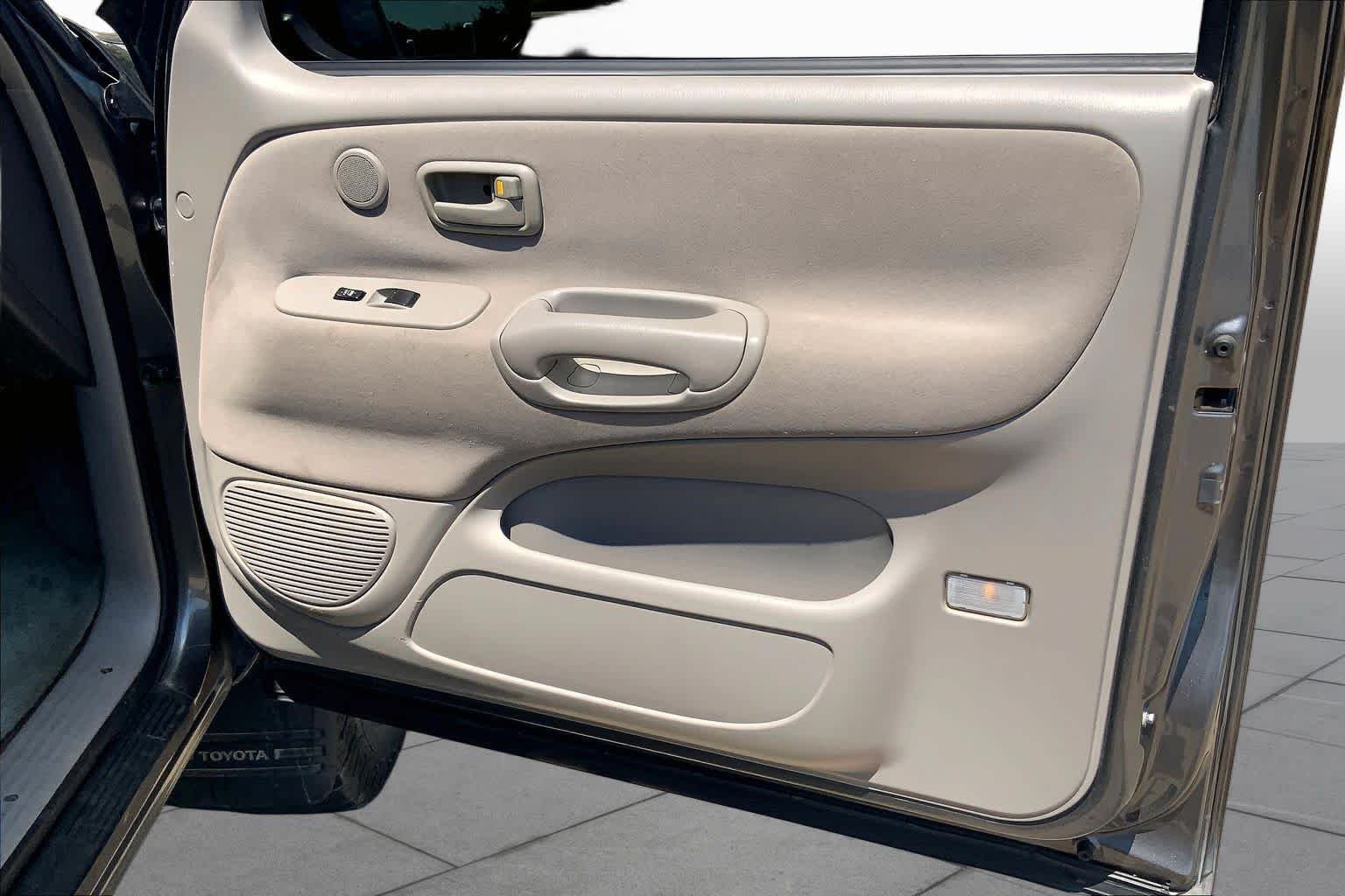 Used 2006 Phantom Gray Pearl Toyota SR5 image 19