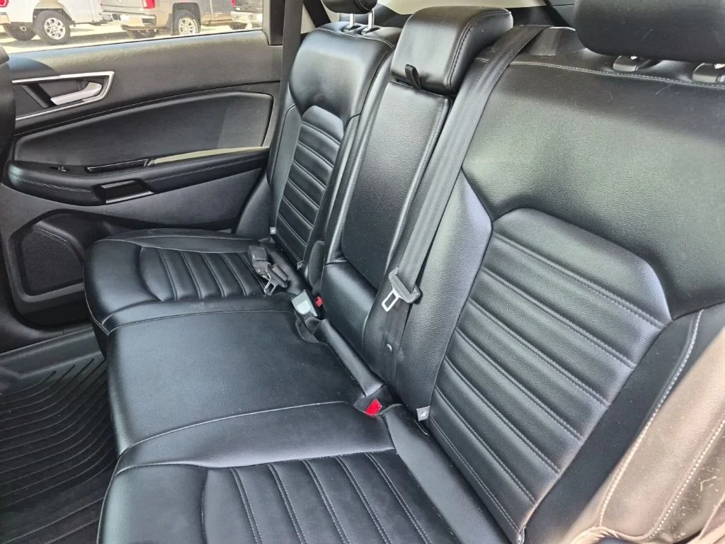 Used 2020 Black Ford SEL image 24