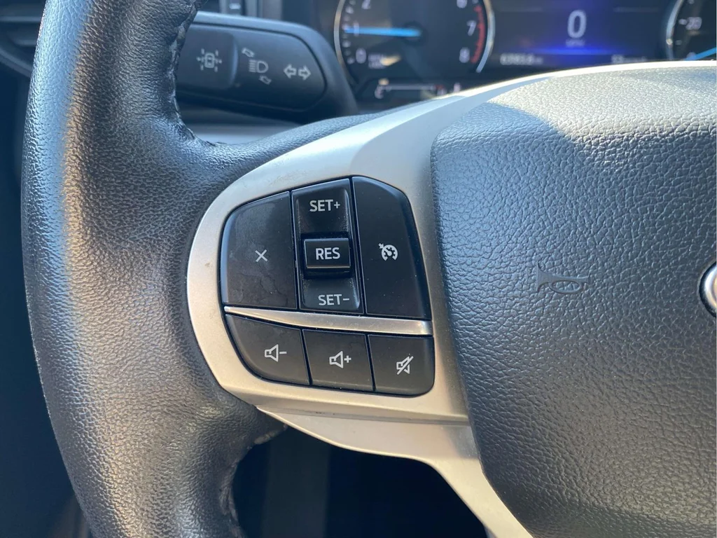 Used 2023 Silver Metallic Ford XLT image 22