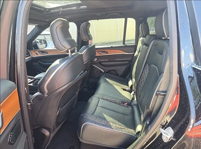 Used 2022 Black Jeep Summit Reserve image 10
