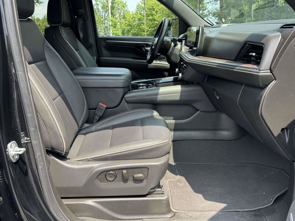 Used 2025 Black Chevrolet Premier image 15