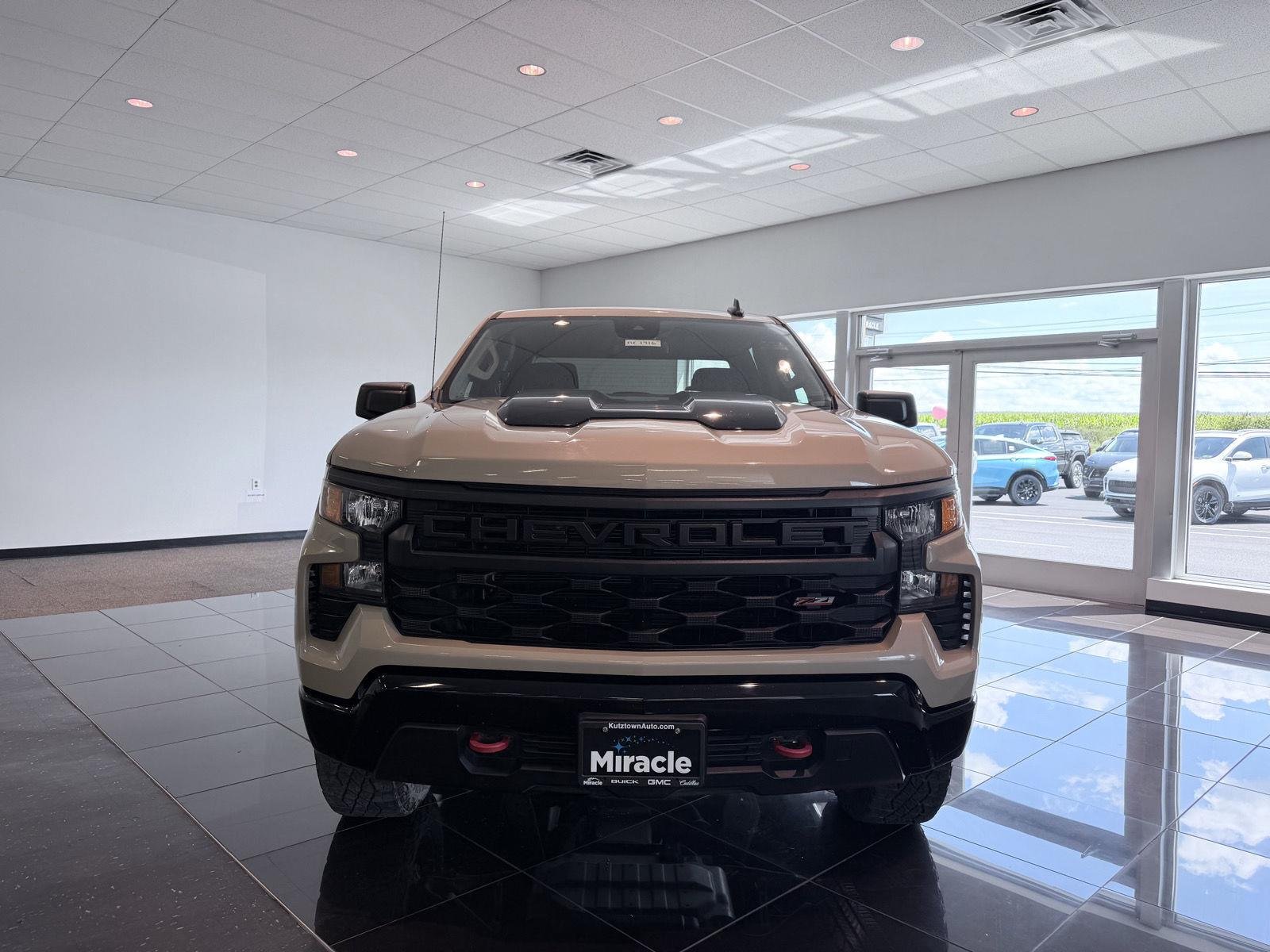Used 2023 SAND DUNE METALLIC Chevrolet Custom Trail Boss image 16