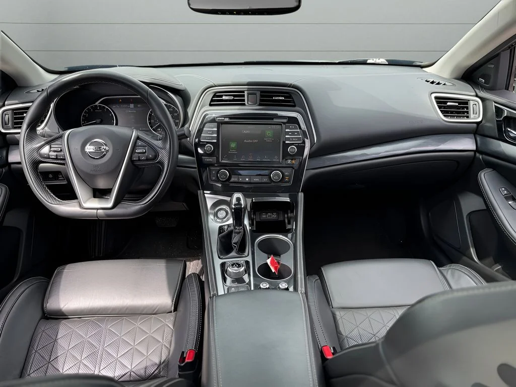 Used 2021 Black Nissan Platinum image 23