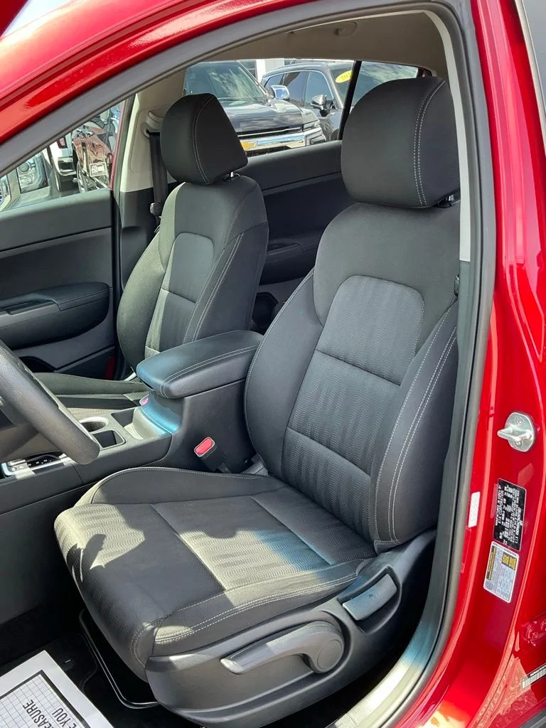 Used 2022 Red Kia LX image 32