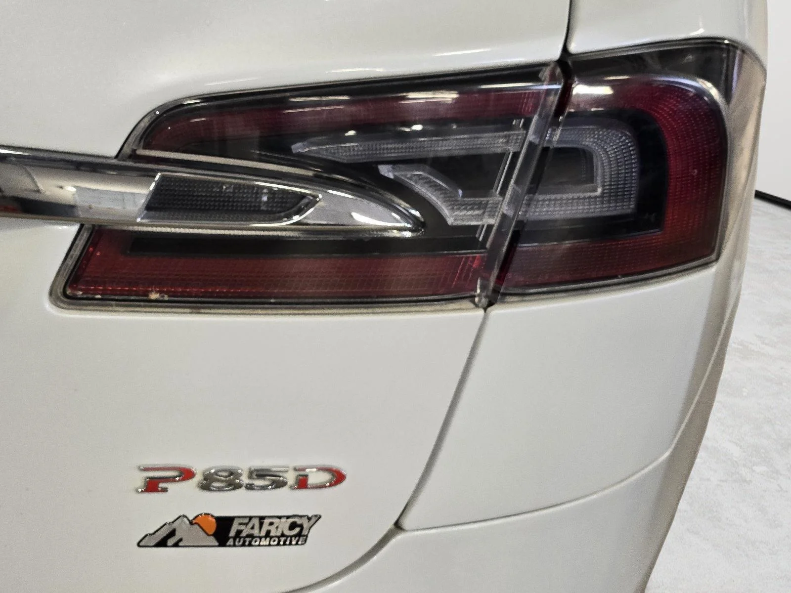 Used 2015 White Tesla P85D image 18