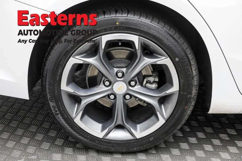 Used 2024 White Chevrolet LT image 29