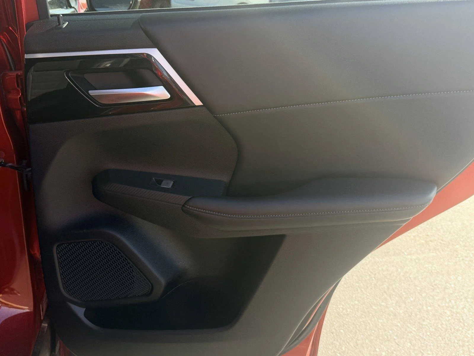Used 2024  Mitsubishi SE image 11