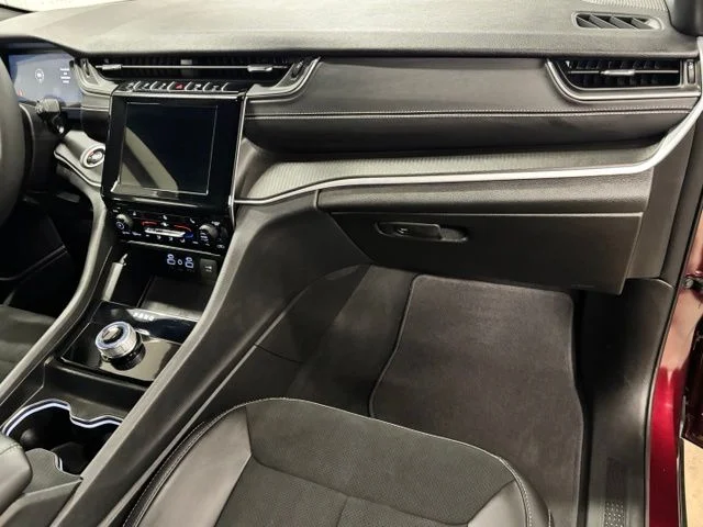 Used 2025 Red Jeep Altitude X image 21