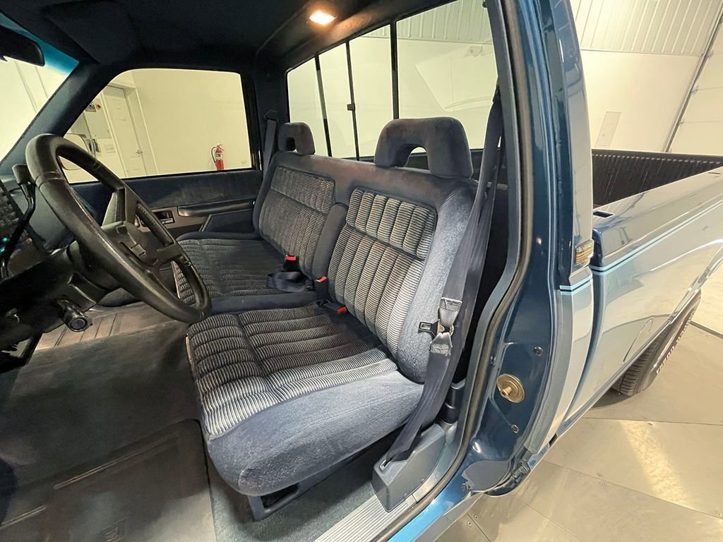 Used 1992  Chevrolet NA image 58