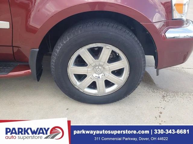 Used 2008 Red Chrysler Limited image 30