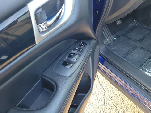 Used 2020 Blue Nissan SV image 16