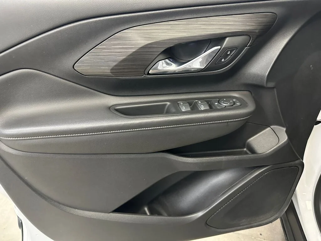 2023 GMC Terrain SLE - Photo 6