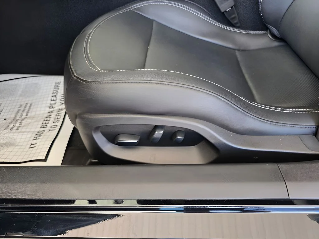 Used 2018 Black Chevrolet Stingray image 16