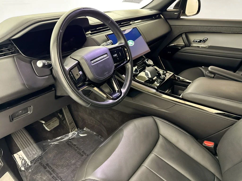 Certified Used 2023 White Land Rover SE Dynamic image 9