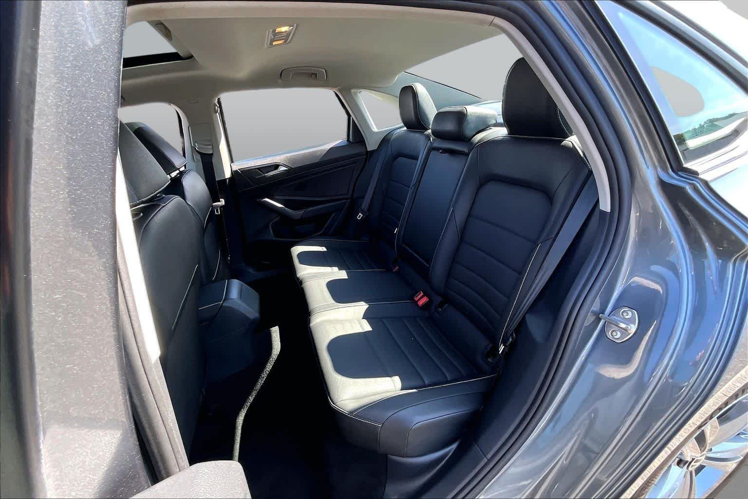 Used 2024 Platinum Gray Metallic Volkswagen SE image 19