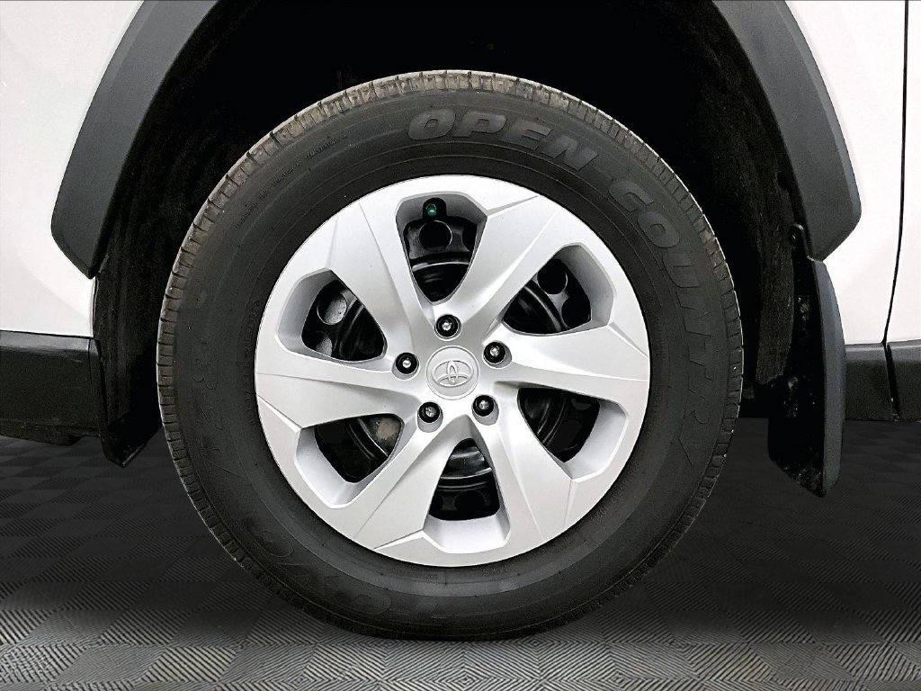 Used 2025 Ice Toyota LE image 7