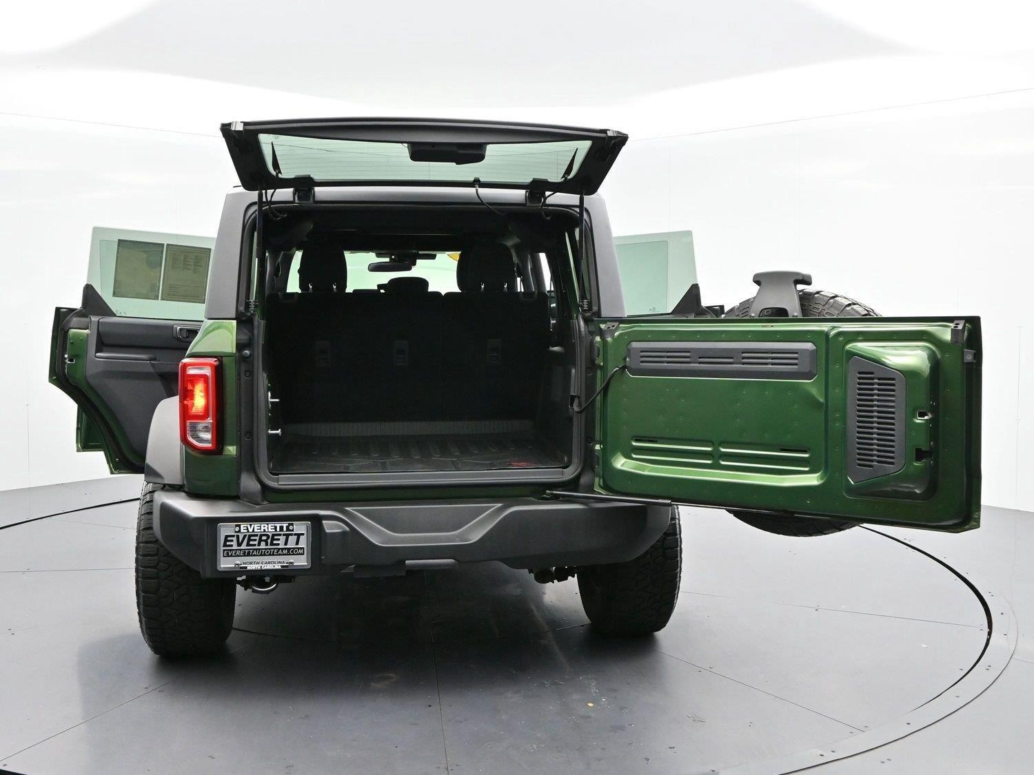 Used 2025 Green Ford Base image 46