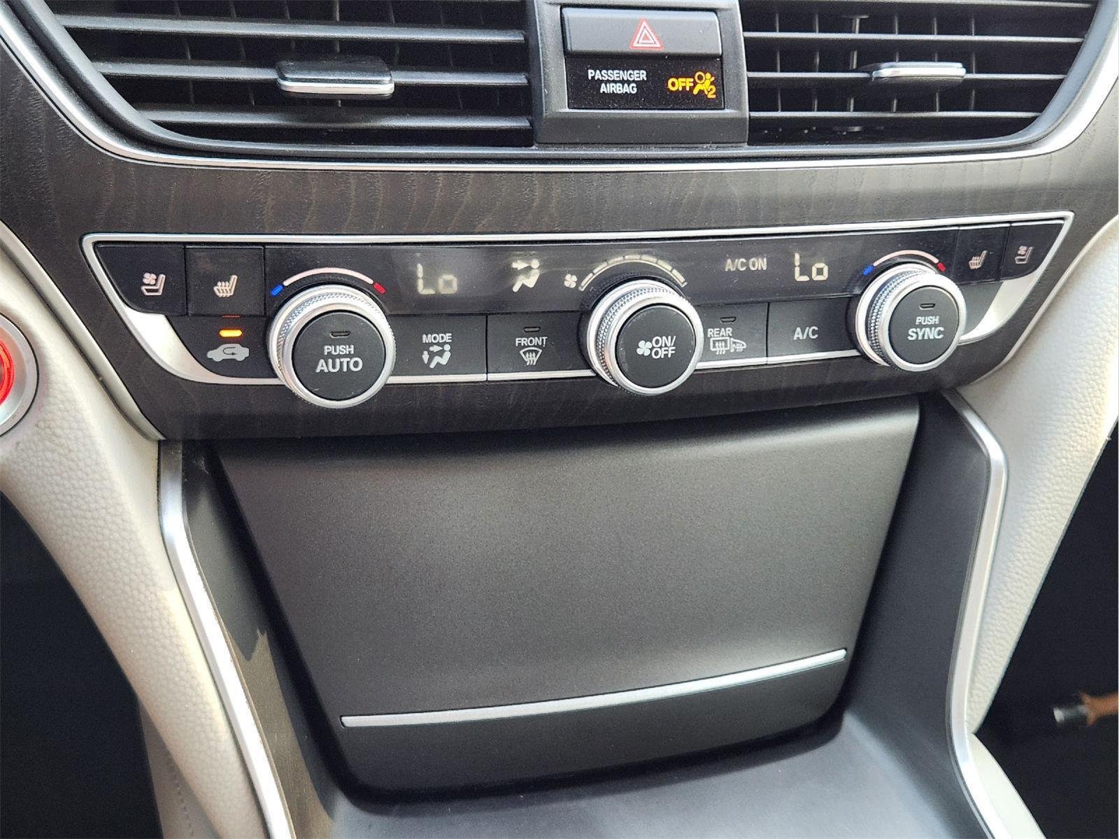 Used 2019 Champagne Frost Pearl Honda Touring image 19