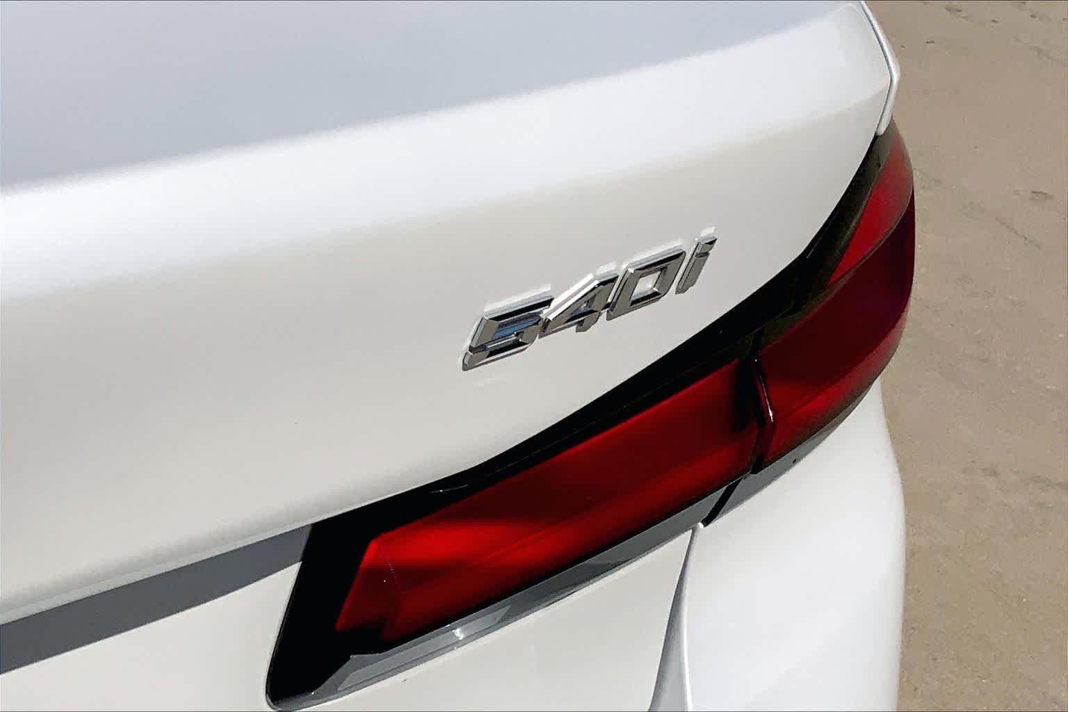 Used 2022 Mineral White Metallic BMW 540i image 10